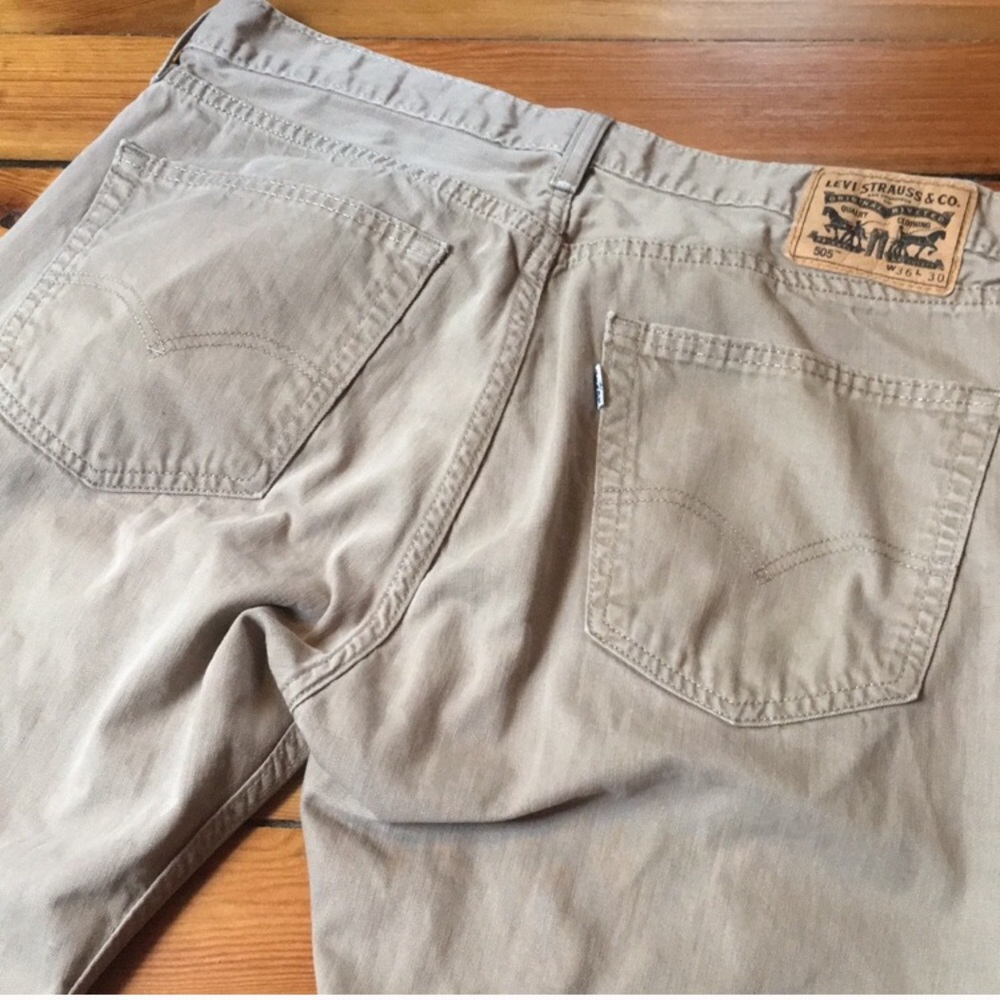 Levi’s khaki jeans